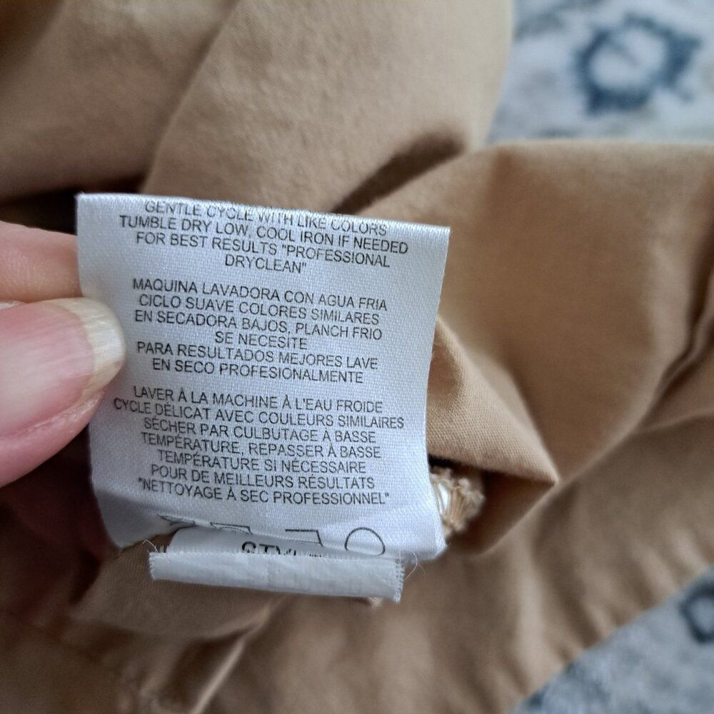 ​Ellen Tracy  Blouse Top Shirt Roll Tab Sleeves snap Up Stretch Size 6 - Picture 2 of 8